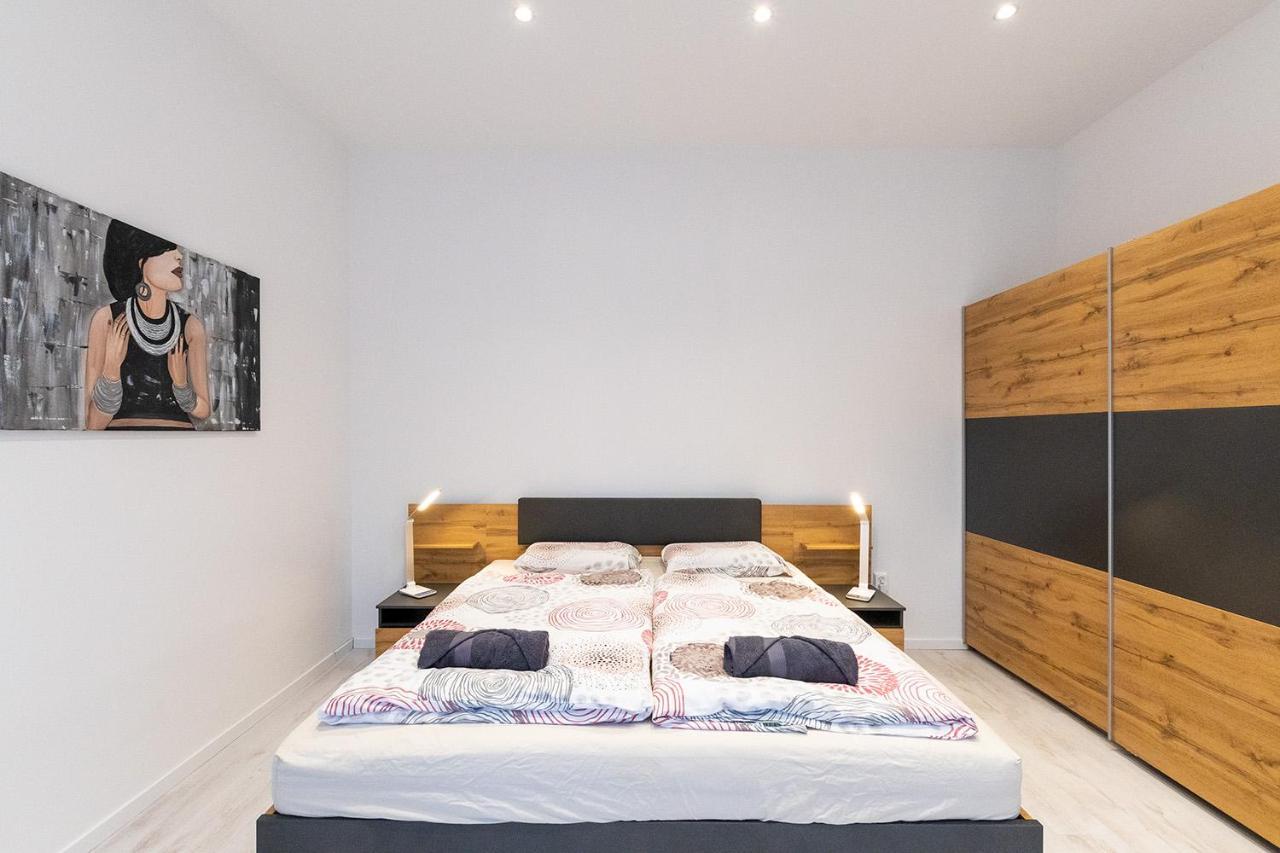 Flora Lak Apartment Sopron Luaran gambar